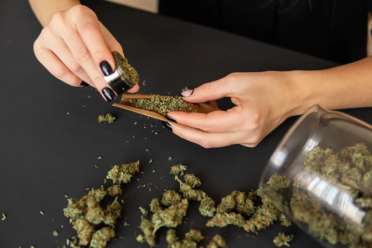 How to Roll a Blunt the Right Way